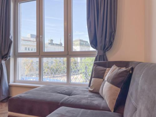 Stunning 2BDR Condo on Historic Location in Center, Sofia (Foto 9)
