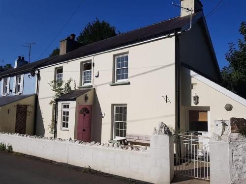 Woodview Cottage, Quaint cottage in pretty village