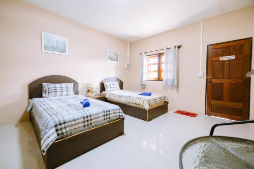 2 twin beds