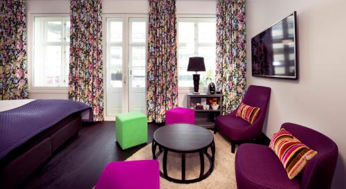 Room, deluxe, 8 beds