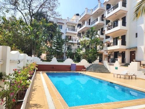 B&B Chapora - 2 BHK Red Tulips Vagator Beach apartment with Pool - Bed and Breakfast Chapora