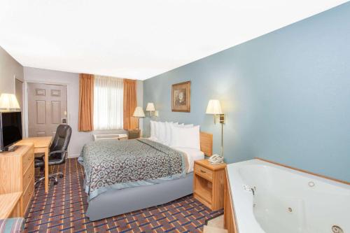 Days Inn by Wyndham Farmer City - image 3