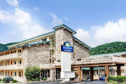Days Inn & Suites by Wyndham Downtown Gatlinburg Parkway in Gatlinburg, USA