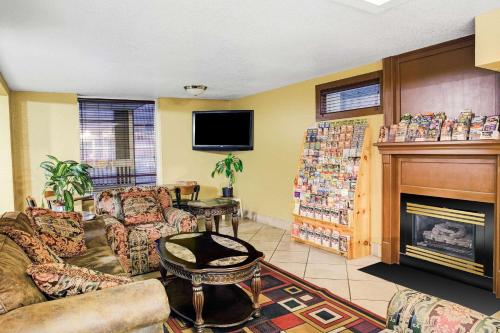 Days Inn & Suites by Wyndham Downtown Gatlinburg Parkway in Gatlinburg, USA