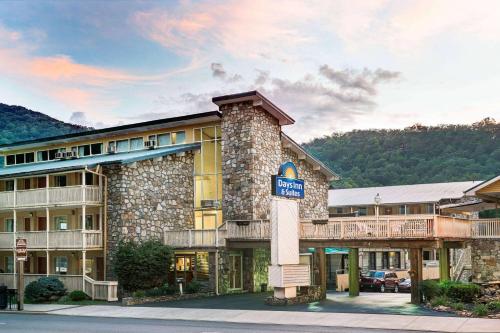 Days Inn & Suites by Wyndham Downtown Gatlinburg Parkway in Gatlinburg, USA