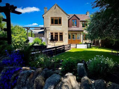 Cosy 3-bedroom home with garden and log burner. gîte à louer Woolley Grange Hotel