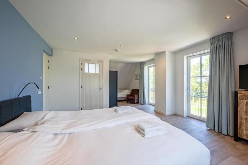 Villa on Texel near Wadden Sea  Bird Area in Oosterend