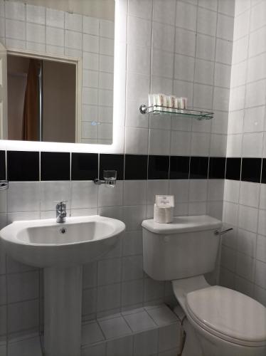 Tom Dick and Harriet's Cafe and Rooms - image 10