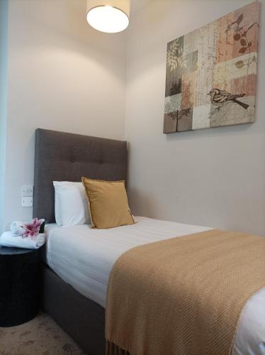 Superior Triple Room image 6