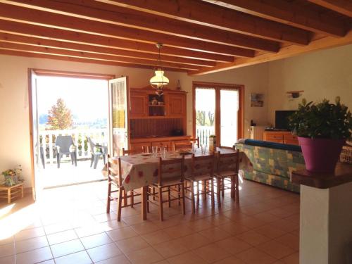 Gîte traditionnel avec terrasse et animaux acceptés - FR-1-496-115 (Gite traditionnel avec terrasse et animaux acceptes - FR-1-496-115) in La Tuilière (Rhône-Alpes)