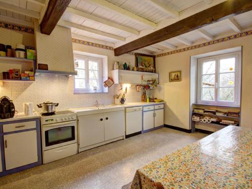 Gîte spacieux et confortable avec jardin, cheminée et Wifi - FR-1-496-95 (Gite spacieux et confortable avec jardin, cheminee et Wifi - FR-1-496-95) in ชอบงนิเญ เลส แบงส์