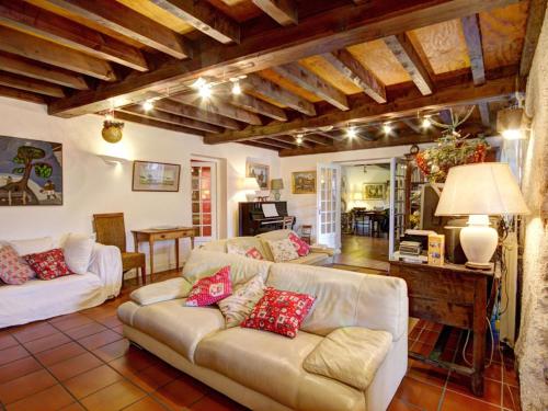 Gîte spacieux et confortable avec jardin, cheminée et Wifi - FR-1-496-95 (Gite spacieux et confortable avec jardin, cheminee et Wifi - FR-1-496-95) in ชอบงนิเญ เลส แบงส์