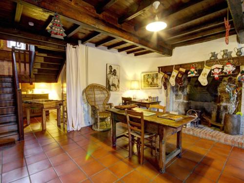 Gîte spacieux et confortable avec jardin, cheminée et Wifi - FR-1-496-95 (Gite spacieux et confortable avec jardin, cheminee et Wifi - FR-1-496-95) in ชอบงนิเญ เลส แบงส์