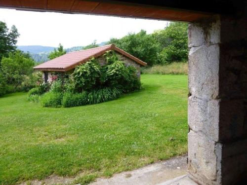 Gîte spacieux et confortable avec jardin, cheminée et Wifi - FR-1-496-95 (Gite spacieux et confortable avec jardin, cheminee et Wifi - FR-1-496-95) in ชอบงนิเญ เลส แบงส์