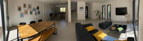 Skats, Villa contemporaine avec piscine in Beaulieu (Languedoc-Roussillon)
