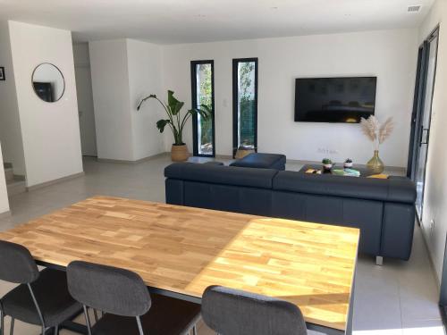 Villa contemporaine avec piscine in Beaulieu (Languedoc-Roussillon)