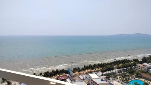 luxurious beachfront 52sqm 19th seaview wi-fi