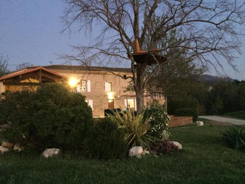 Agréable bastide provençale avec piscine