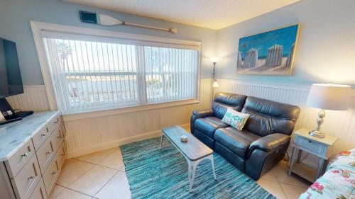 256 Surf Song Resort - main image