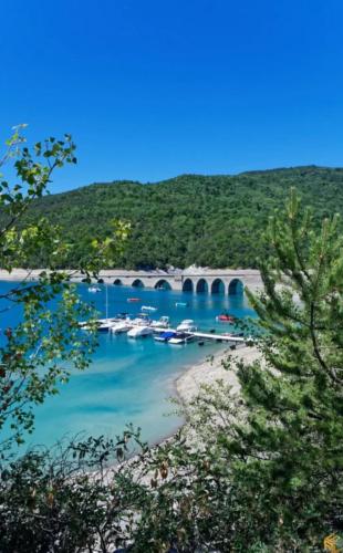 Közeli látványosságok, T2 au calme montagne et lac in Avançon