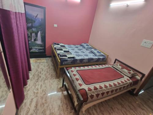 1 king bed, 1 double bed