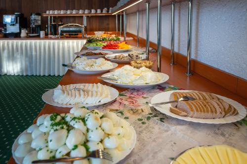 Zespół Tatry - Hotel Tatry i Budynek Turystyczny - image 6