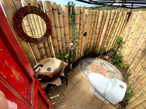 Bathroom, Iraca Glamp in La Rosita