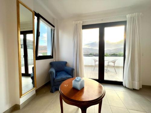 Double with terrace or balcony, Breakfast included, Wi-Fi and Volcano view