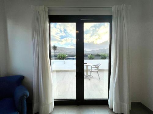 Double with terrace or balcony, Breakfast included, Wi-Fi and Volcano view