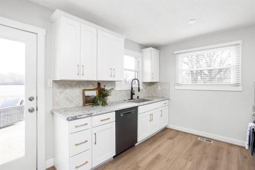 Newly Renovated Retreat 30mins to Downtown Indy in Brownsburg, USA