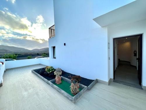 Double with terrace or balcony, Breakfast included, Wi-Fi and Volcano view