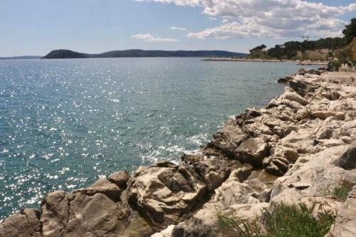 Beachfront apartment Drazen, with garden and parking Beachfront apartment Drazen, with garden and parking