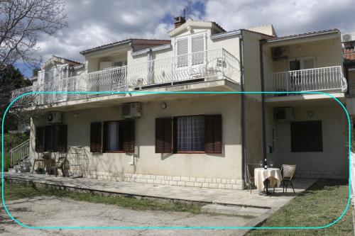 Beachfront apartment Drazen, with garden and parking Beachfront apartment Drazen, with garden and parking