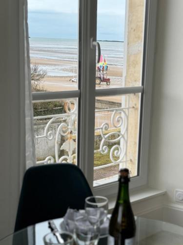 Sunny Apt on D-Day Beach with Parking