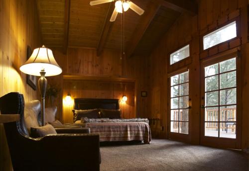 Silver Pines Lodge