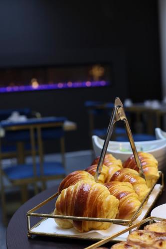 Hotel America - image 3