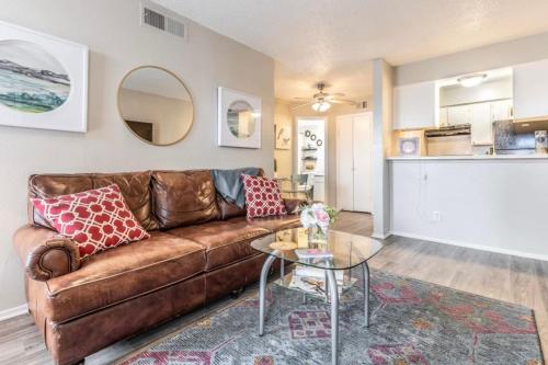 Urban Stay in North Dallas One Bedroom Apartment in Lake Highlands