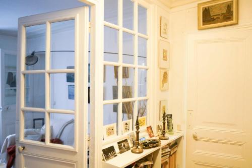 Charming 50 m love cocoon in Paris 10th - image 4