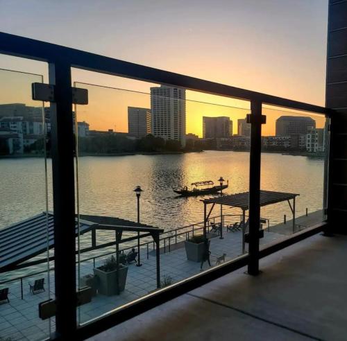 Lakeside Living w Trails, Music, Local Boutiques in Irving, USA