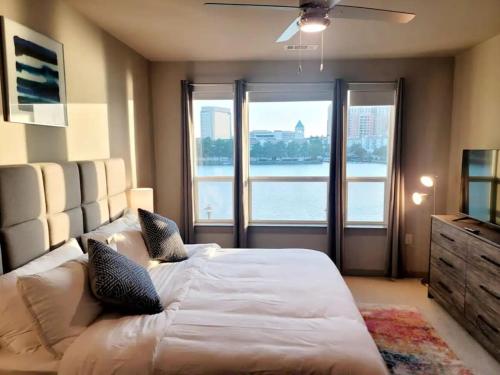Lakeside Living w Trails, Music, Local Boutiques in Irving, USA