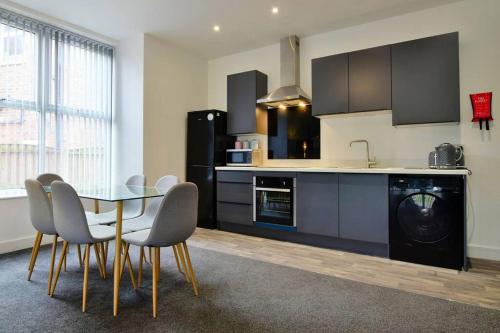 FREE PARKING - Spacious 2-BR close to Salford Royal, Manchester (fotografie 3)