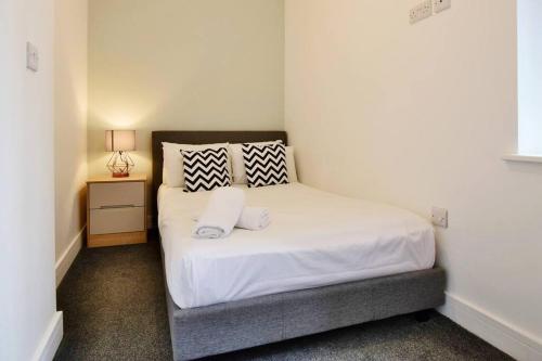 FREE PARKING - Spacious 2-BR close to Salford Royal, Manchester (fotografie 6)