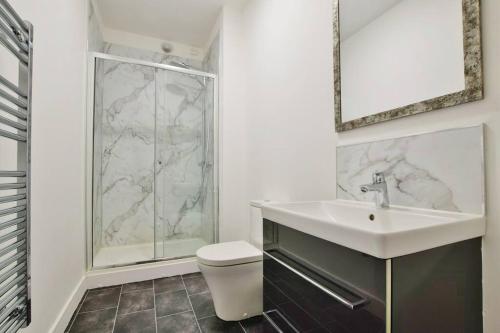 FREE PARKING - Spacious 2-BR close to Salford Royal, Manchester (fotografie 7)