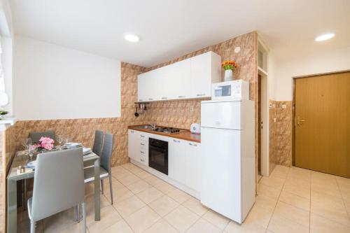 One Bedroom Apartment image 10