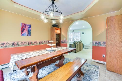 Cozy Lake Luzerne Home - 1 Mi to Wayside Beach! in Лейк Лузерн