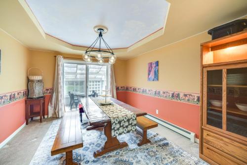 Cozy Lake Luzerne Home - 1 Mi to Wayside Beach! in Лейк Лузерн