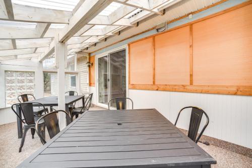 Cozy Lake Luzerne Home - 1 Mi to Wayside Beach! in Лейк Лузерн