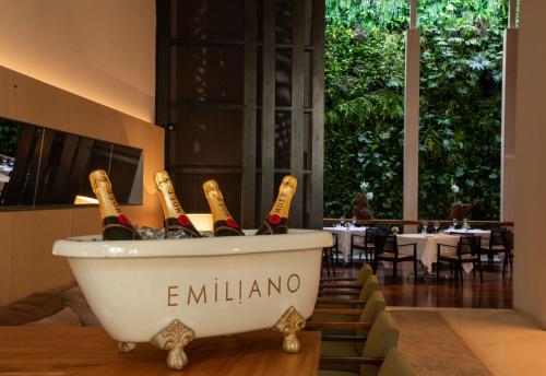 Hotel Emiliano