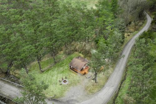 Creekside Cabin w Hot Tub, Fire Pit, Grill, WiFi!