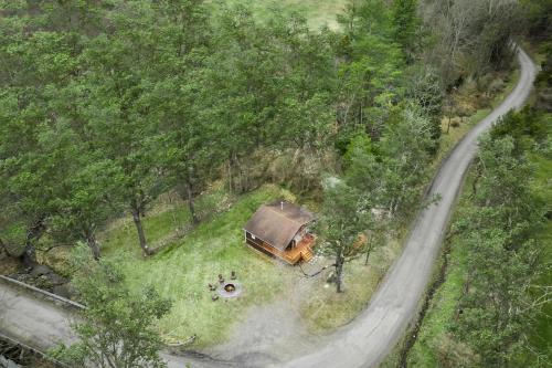 Creekside Cabin w Hot Tub, Fire Pit, Grill, WiFi! thumb 3